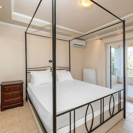 Paula Cozy In Corfu *