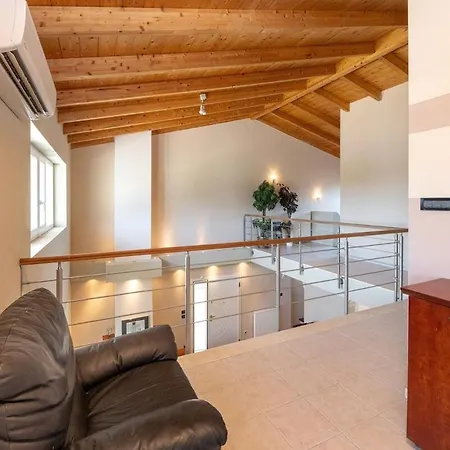 Paula Cozy In Corfu Áfra