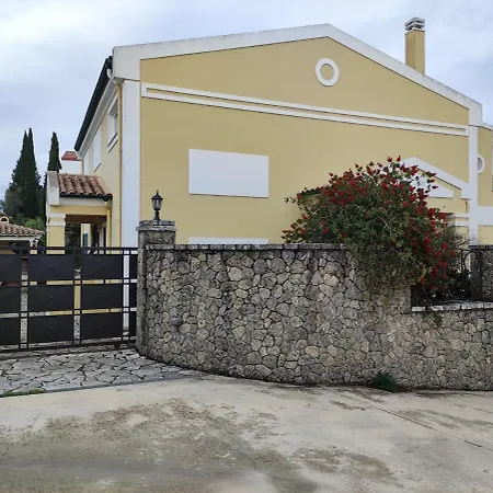 Paula Cozy In Corfu Áfra